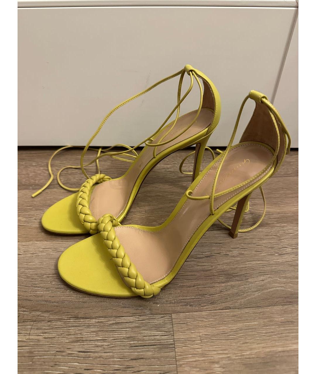 GIANVITO ROSSI Желтые кожаные босоножки, фото 7