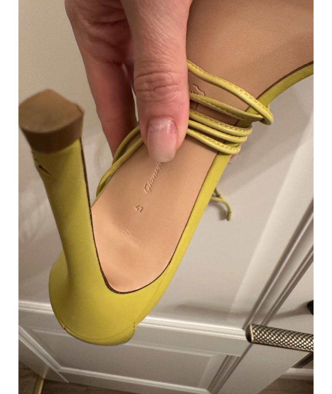 GIANVITO ROSSI Желтые кожаные босоножки, фото 6