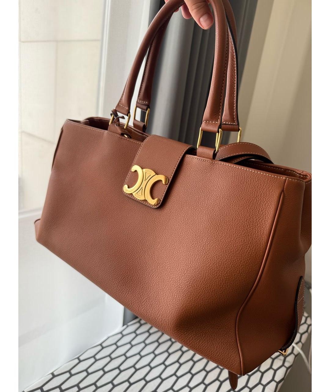 CELINE Коричневая кожаная сумка с короткими ручками, фото 3