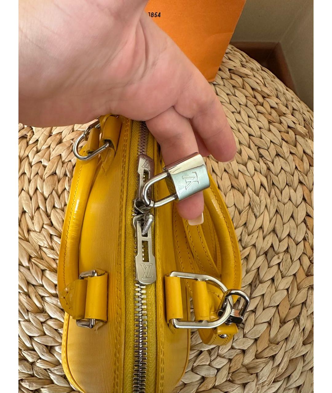 LOUIS VUITTON Желтая кожаная сумка через плечо, фото 8