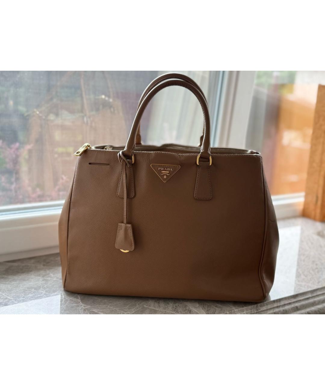 PRADA Коричневая кожаная сумка с короткими ручками, фото 9