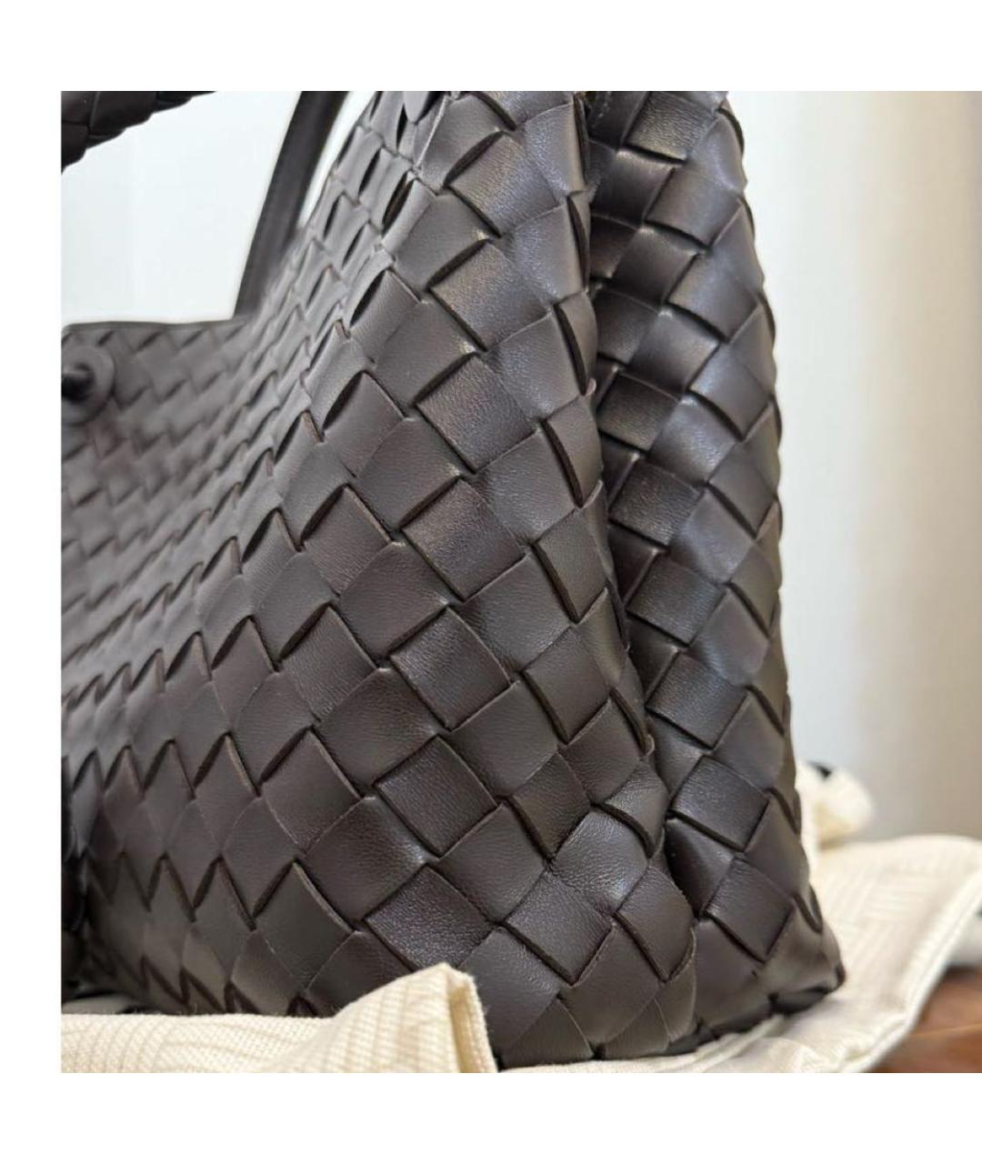 BOTTEGA VENETA Коричневая кожаная сумка с короткими ручками, фото 7