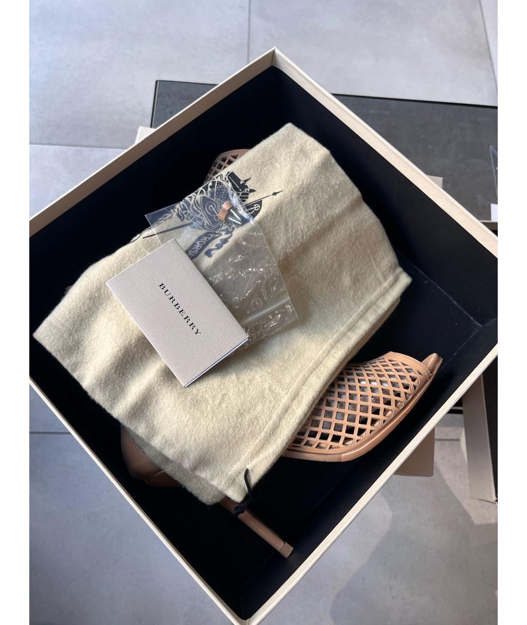 BURBERRY Бежевые кожаные босоножки, фото 5