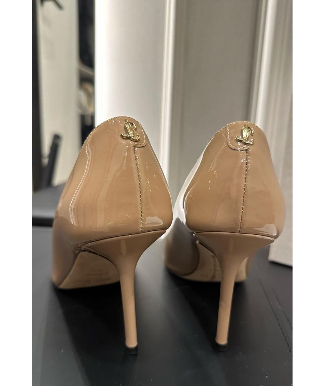 JIMMY CHOO Бежевые туфли из лакированной кожи, фото 4