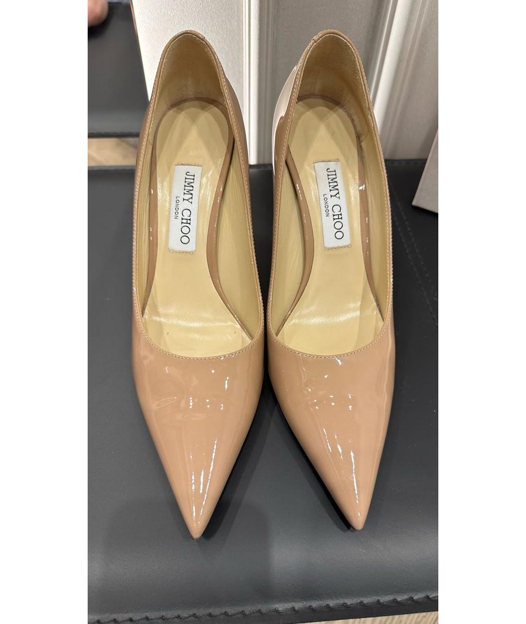 JIMMY CHOO Бежевые туфли из лакированной кожи, фото 3