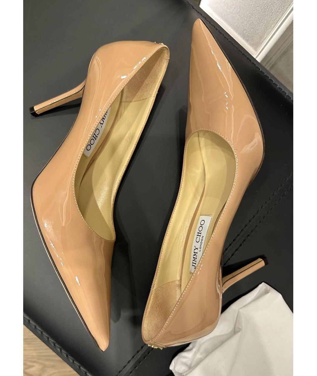 JIMMY CHOO Бежевые туфли из лакированной кожи, фото 5