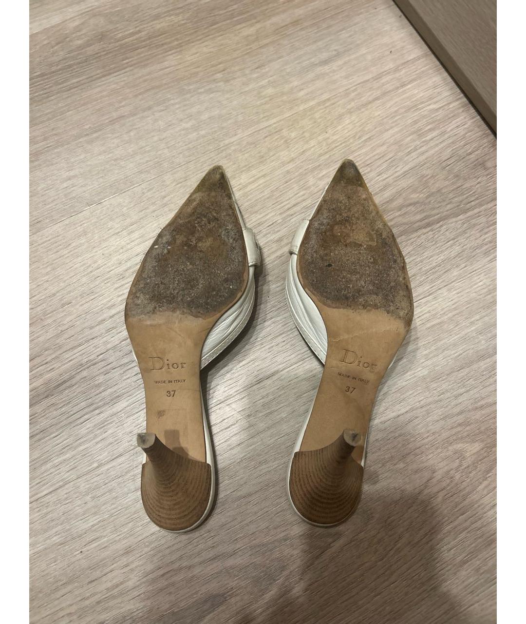 CHRISTIAN DIOR Белые кожаные лодочки на низком каблуке, фото 2