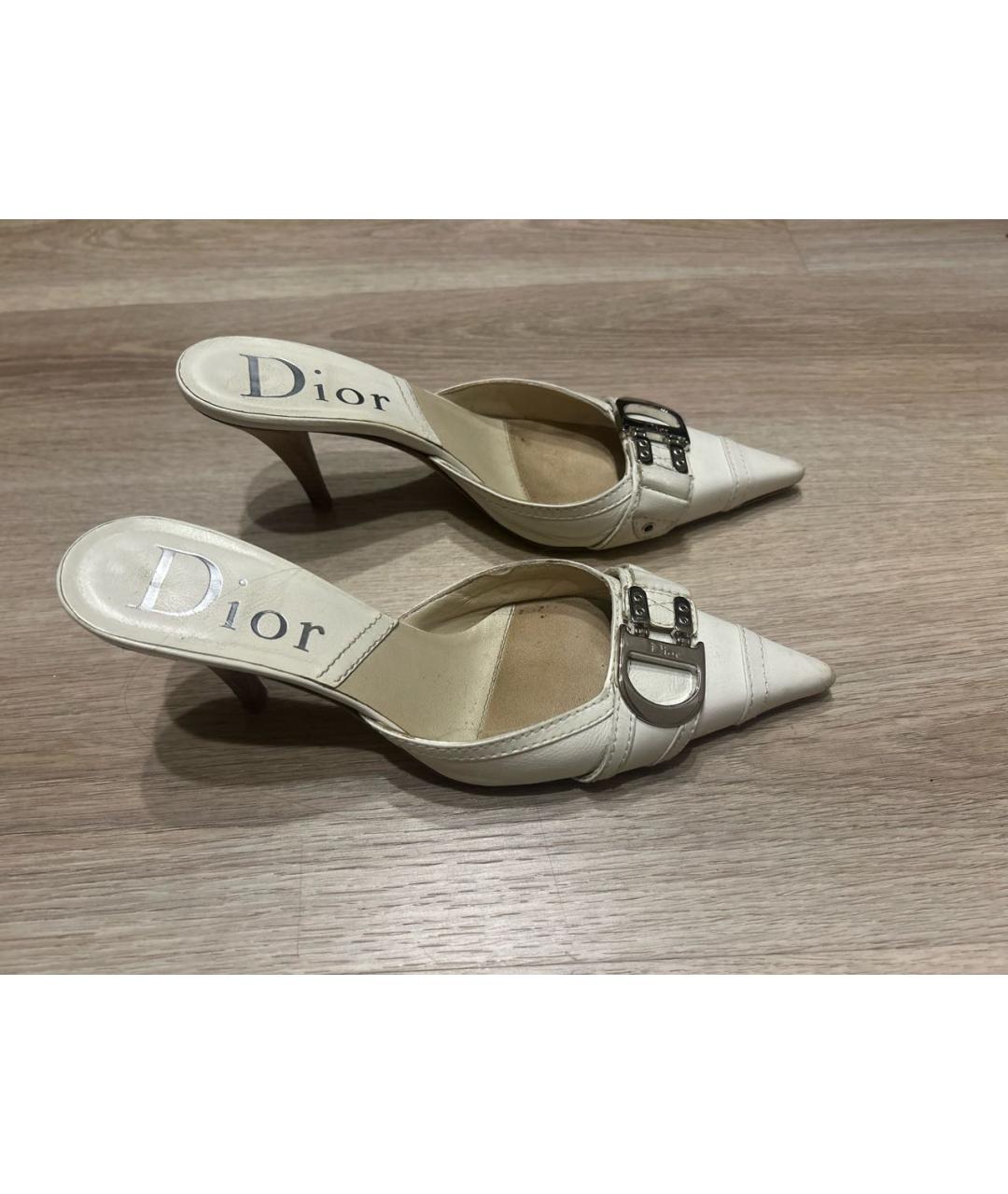 CHRISTIAN DIOR Белые кожаные лодочки на низком каблуке, фото 3