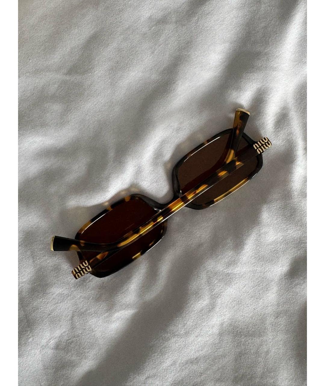 MIU MIU Коричневые пластиковые солнцезащитные очки, фото 3