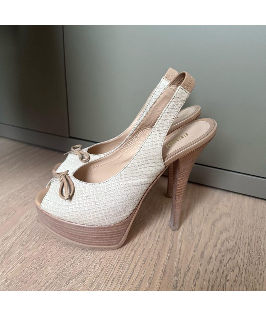 FENDI Бежевые босоножки из экзотической кожи, фото 6