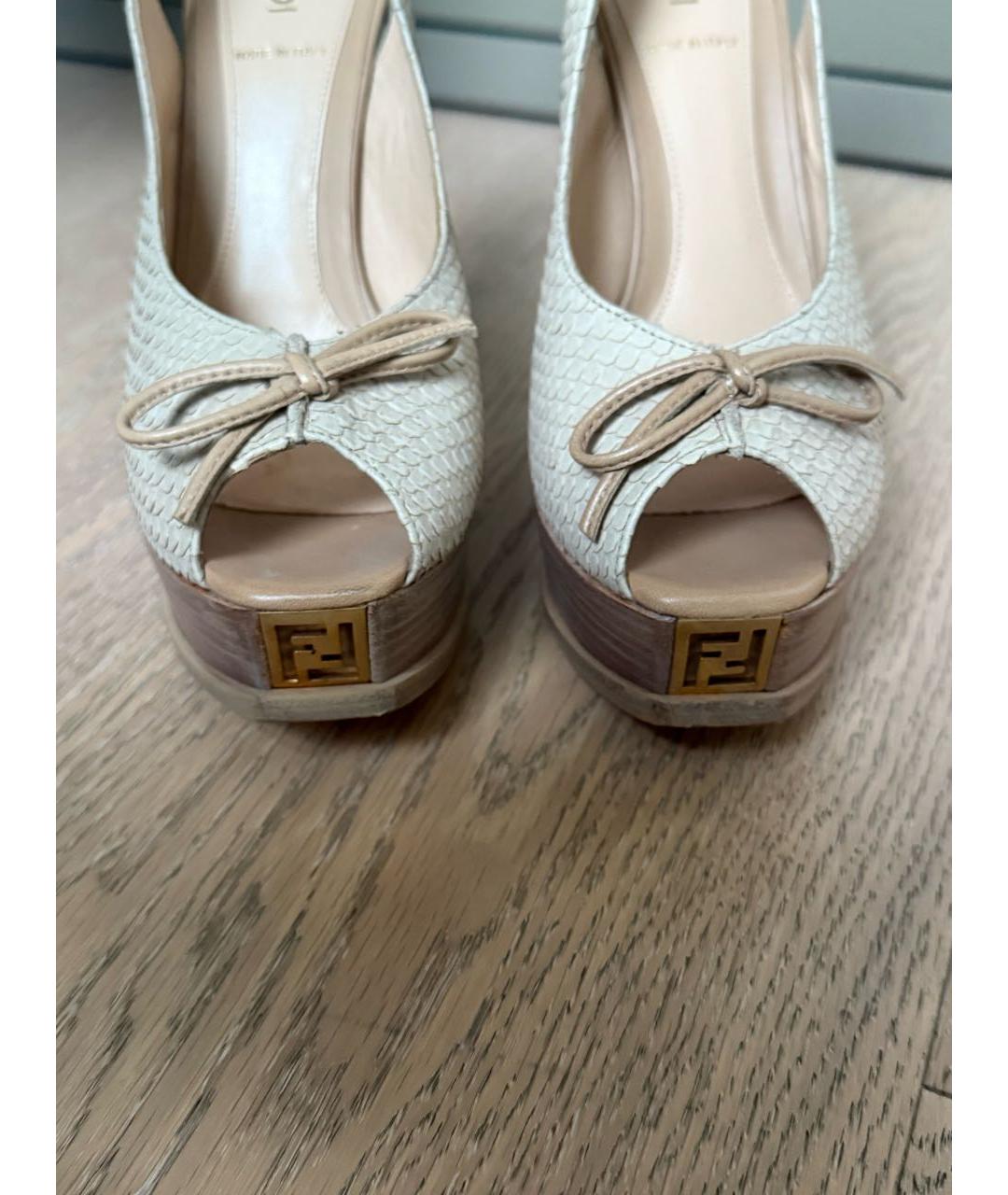 FENDI Бежевые босоножки из экзотической кожи, фото 3
