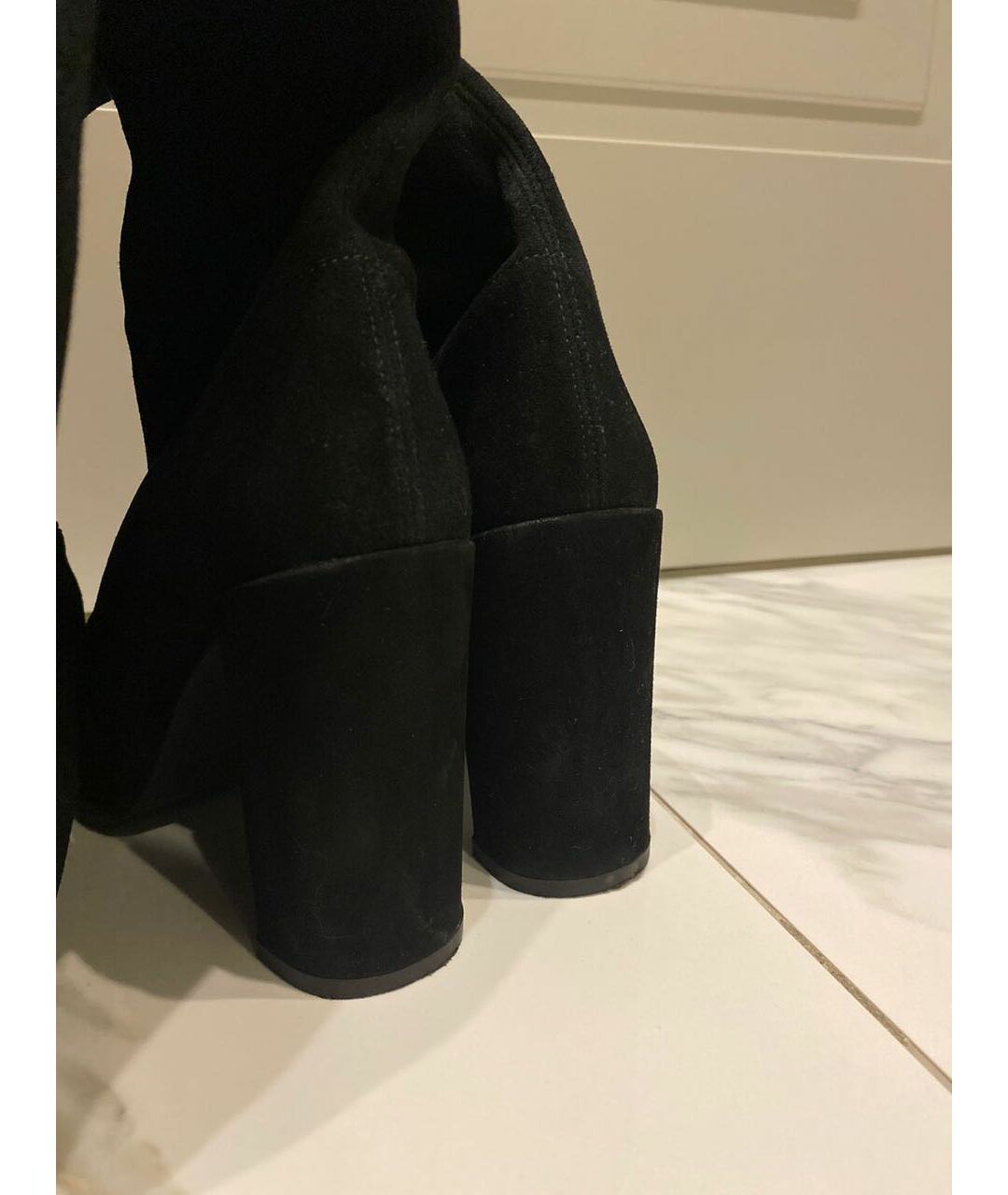 STUART WEITZMAN Черные замшевые ботфорты, фото 3