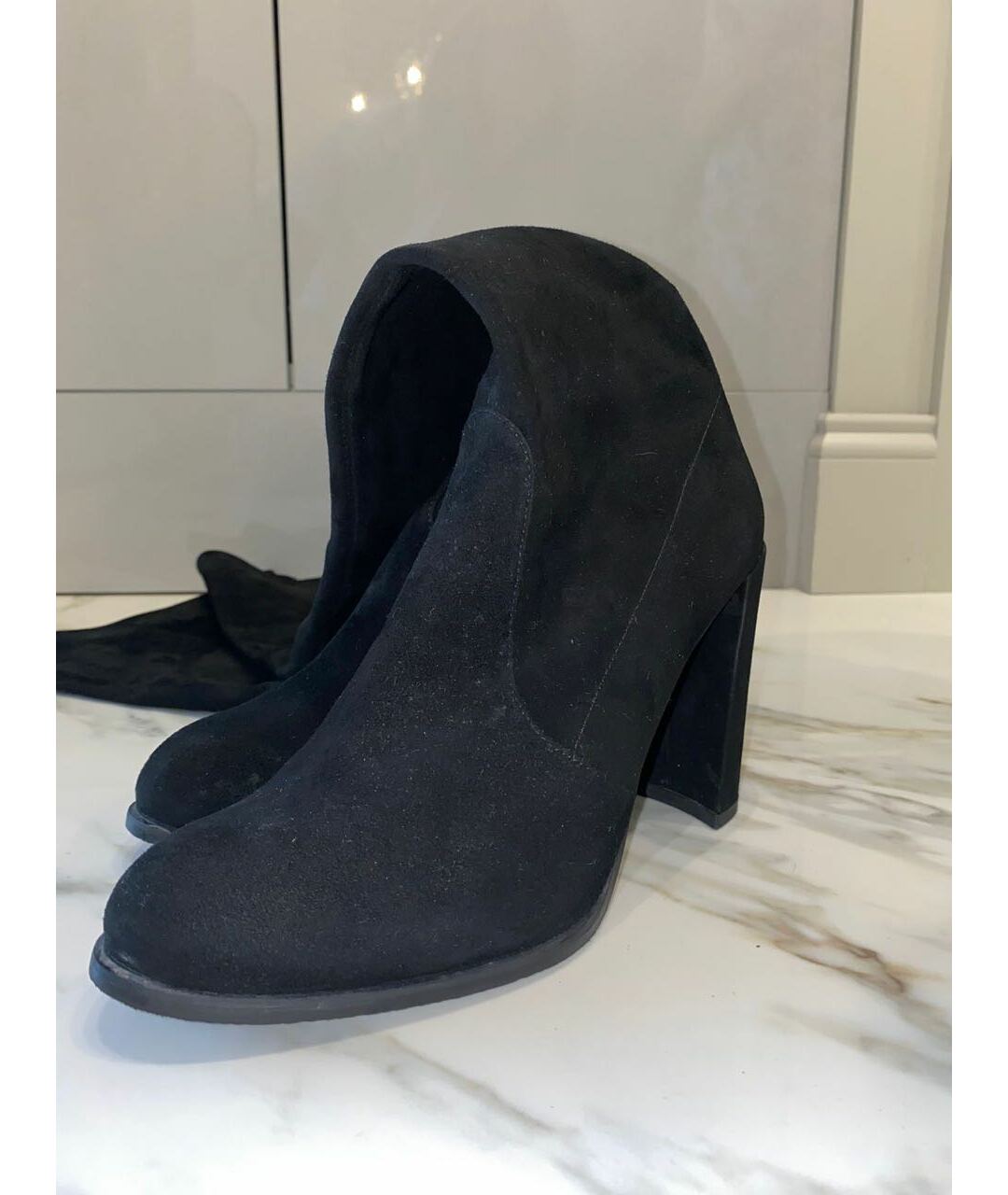 STUART WEITZMAN Черные замшевые ботфорты, фото 2