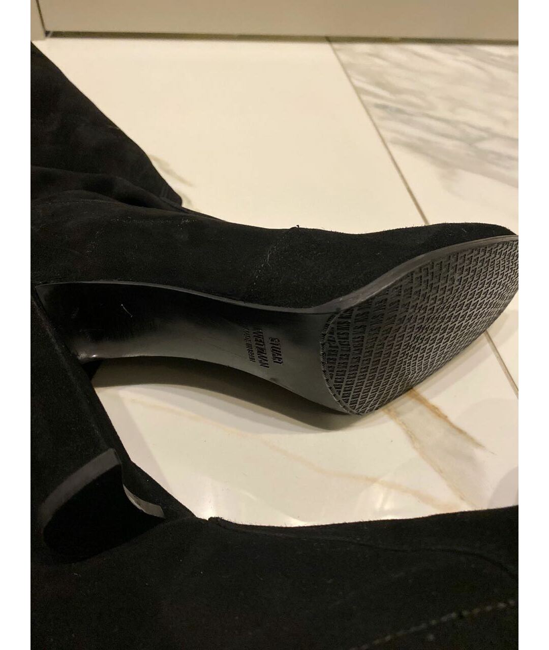 STUART WEITZMAN Черные замшевые ботфорты, фото 4