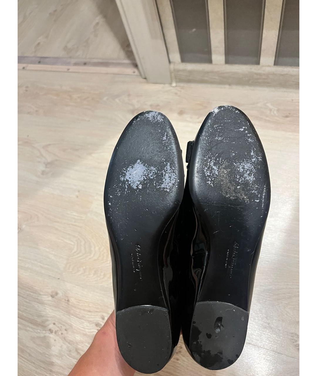 FERRAGAMO Черные балетки из лакированной кожи, фото 5
