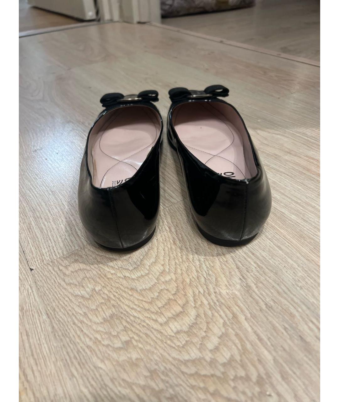 FERRAGAMO Черные балетки из лакированной кожи, фото 4