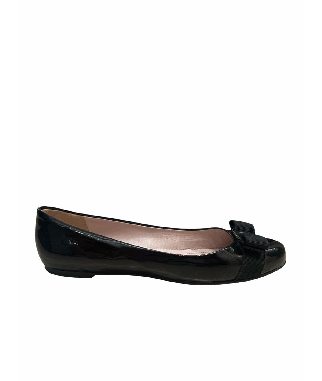 FERRAGAMO Черные балетки из лакированной кожи, фото 1