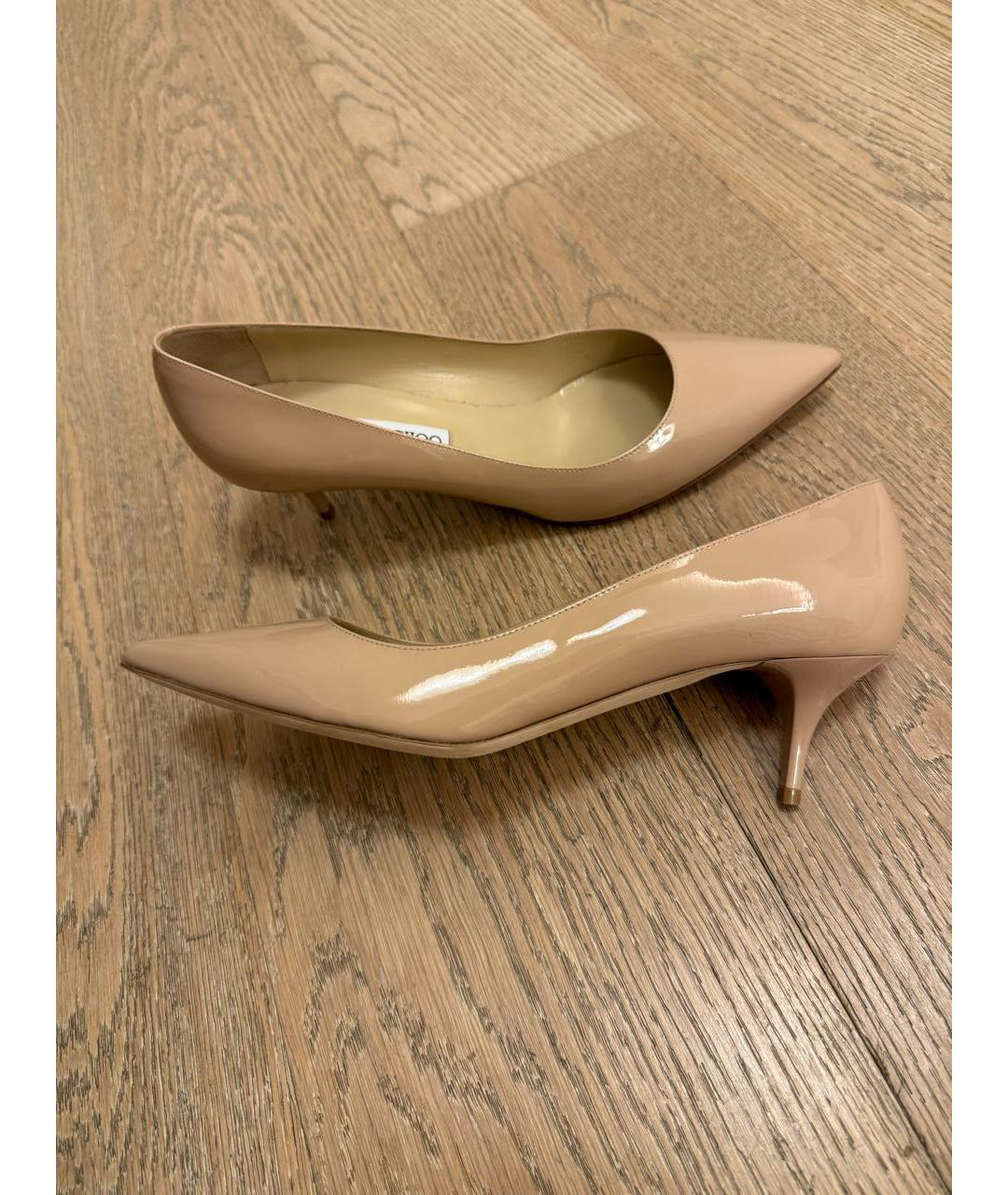JIMMY CHOO Бежевые туфли из лакированной кожи, фото 5