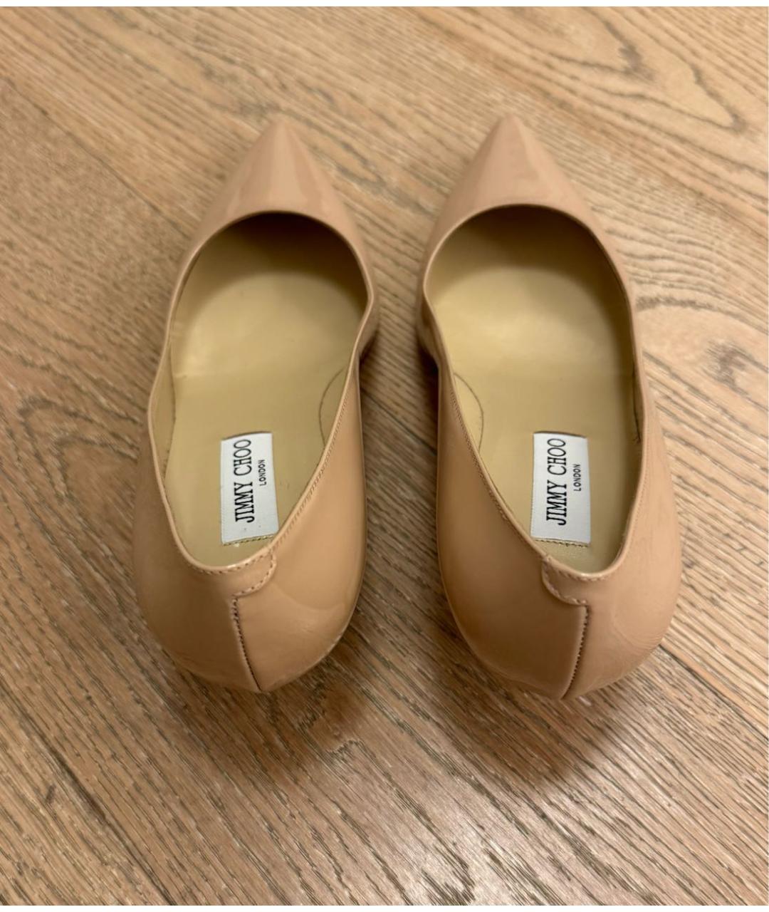 JIMMY CHOO Бежевые туфли из лакированной кожи, фото 3