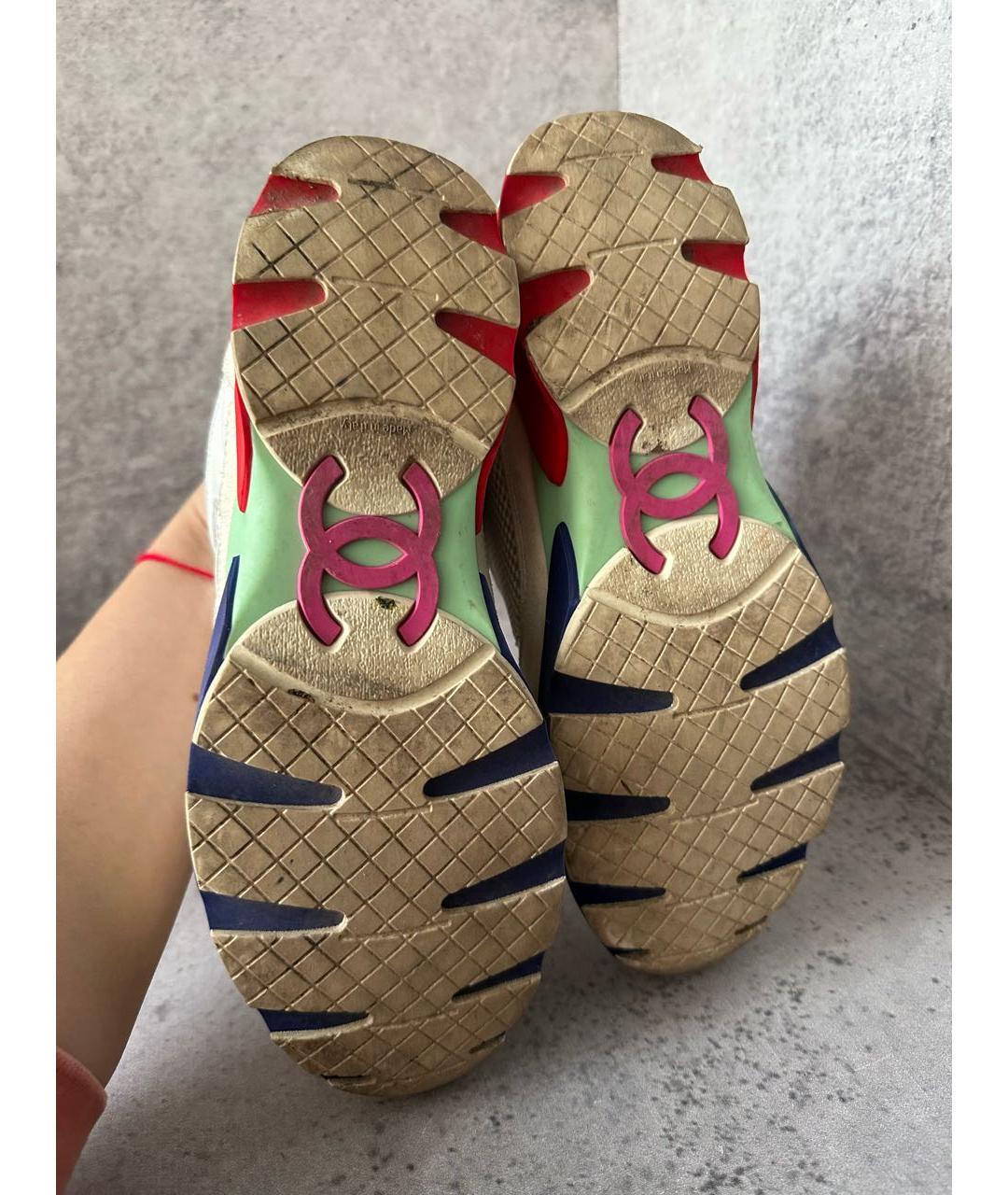 CHANEL Белые замшевые кроссовки, фото 6