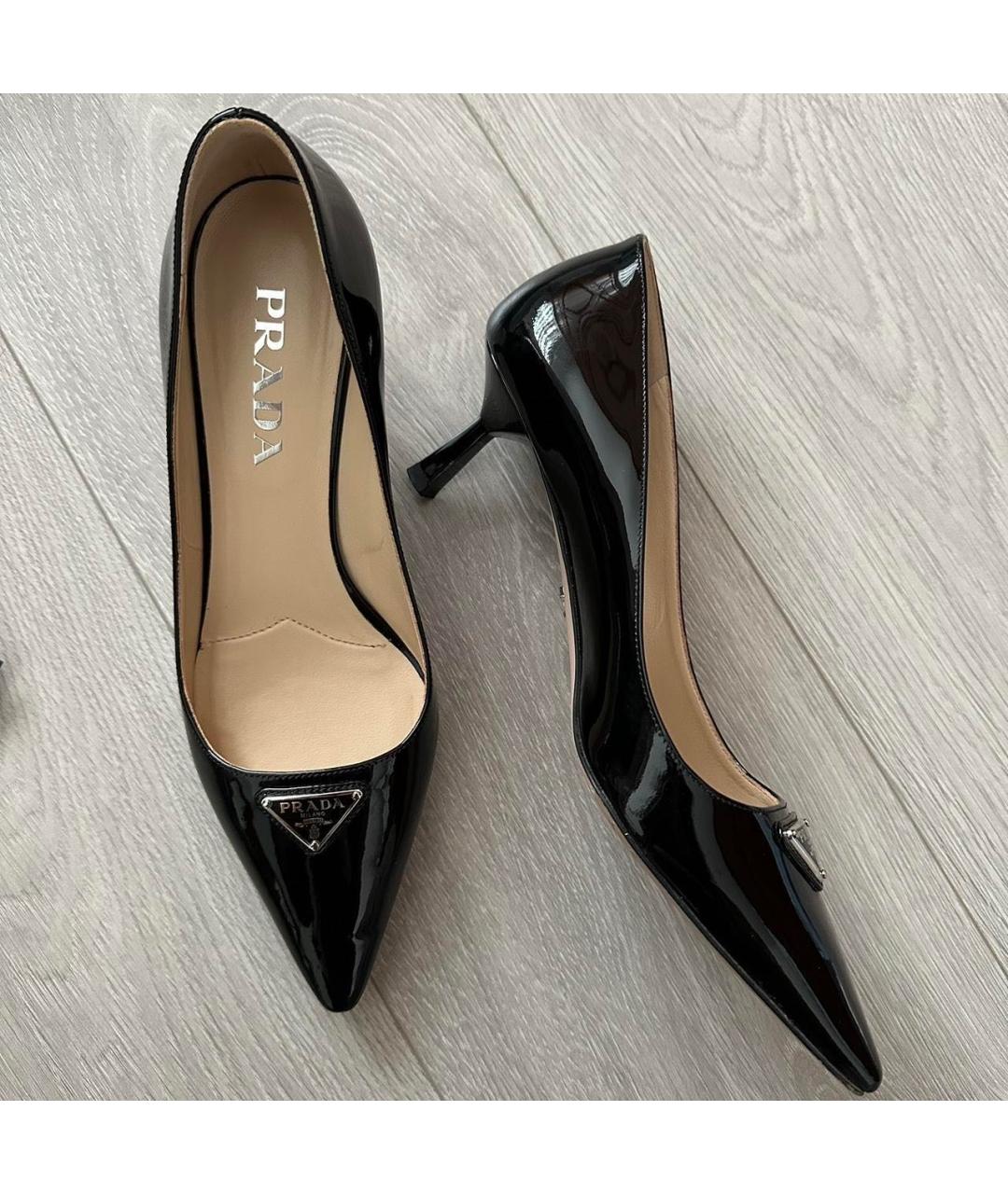 PRADA Черные лодочки на низком каблуке из лакированной кожи, фото 3
