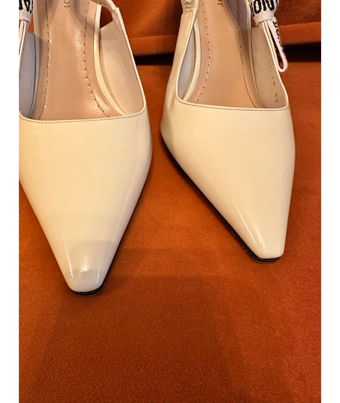 CHRISTIAN DIOR Бежевые туфли из лакированной кожи, фото 4