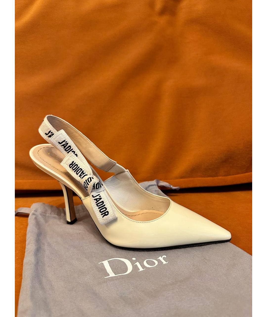 CHRISTIAN DIOR Бежевые туфли из лакированной кожи, фото 7