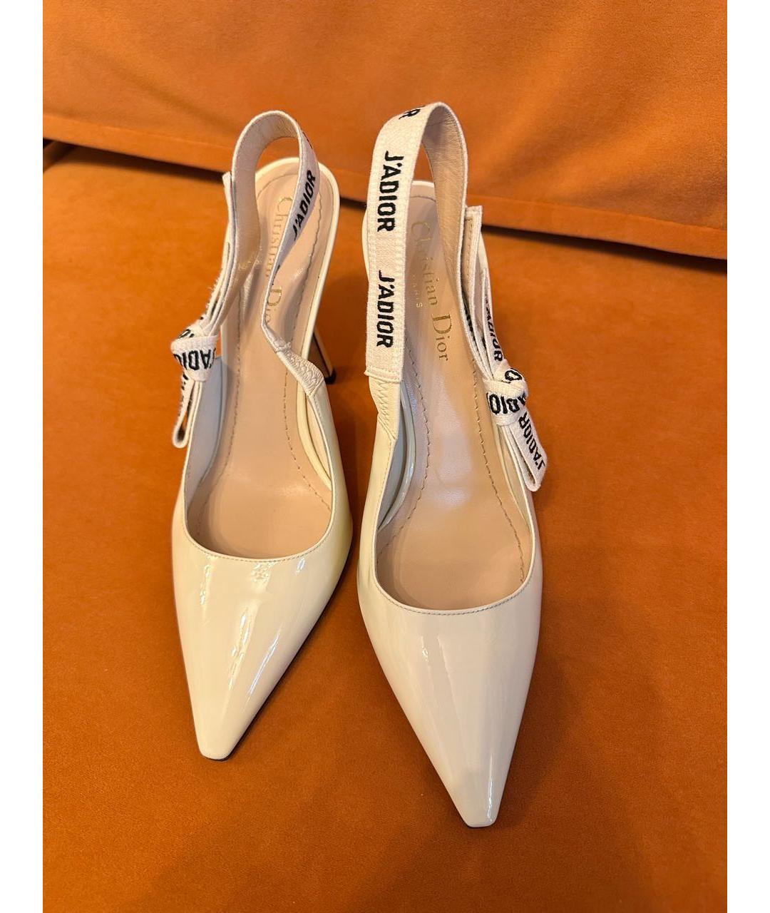CHRISTIAN DIOR Бежевые туфли из лакированной кожи, фото 2