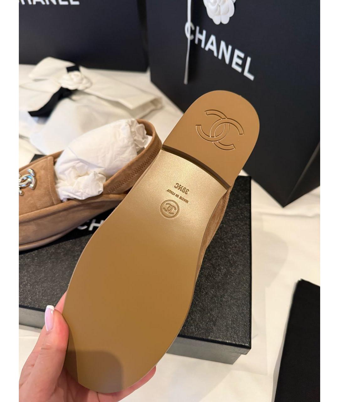 CHANEL Бежевые замшевые мюли, фото 3