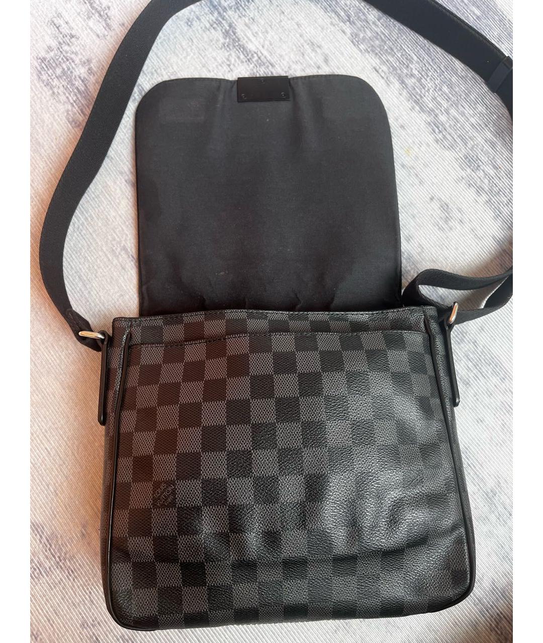 LOUIS VUITTON Черная барсетка, фото 3