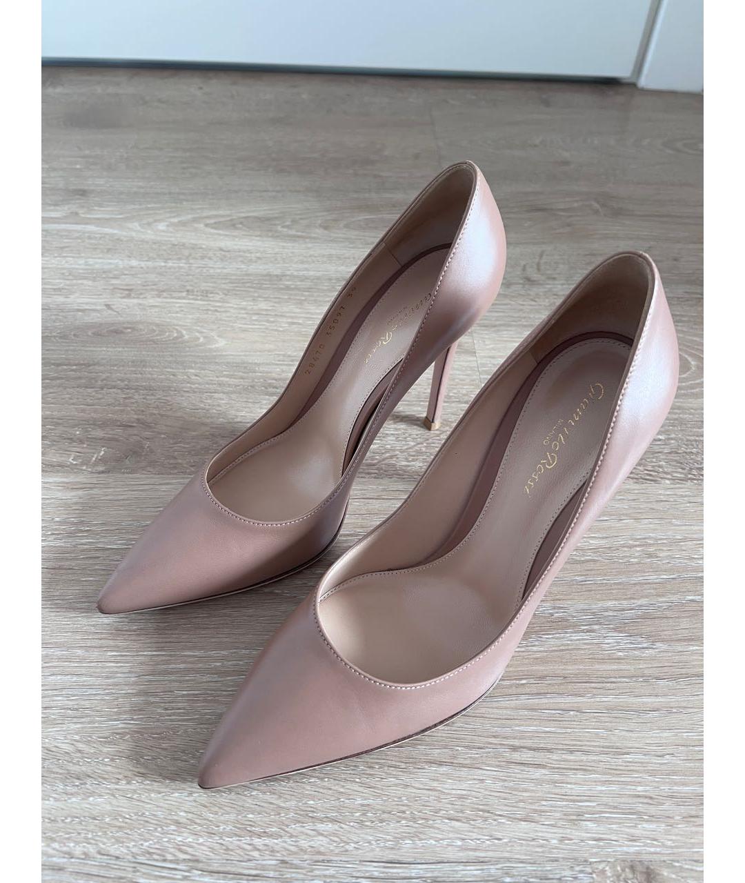 GIANVITO ROSSI Бежевые кожаные лодочки на низком каблуке, фото 3