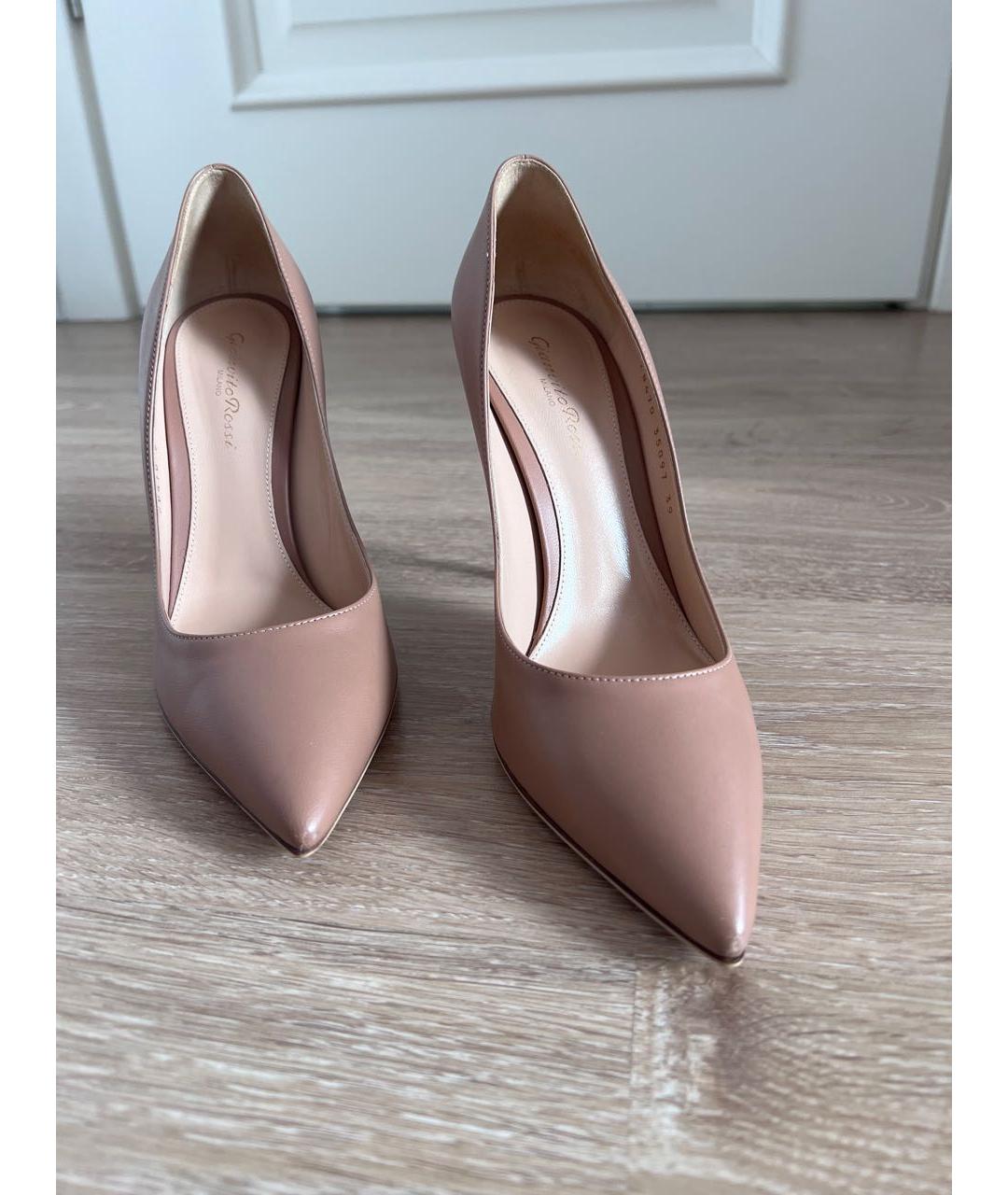GIANVITO ROSSI Бежевые кожаные лодочки на низком каблуке, фото 2