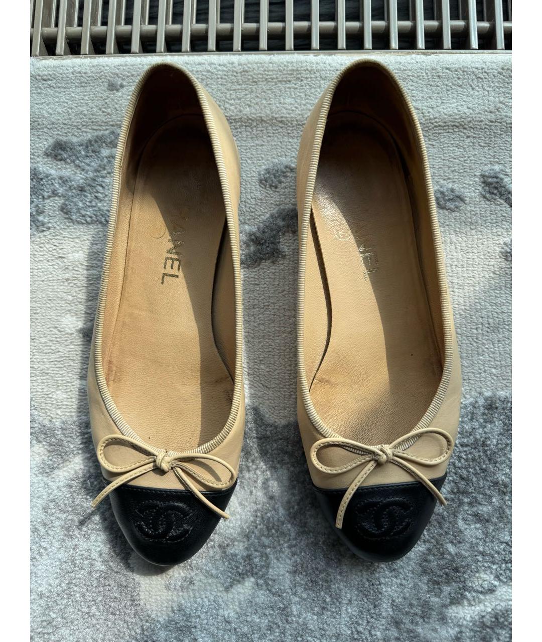 CHANEL Бежевые кожаные балетки, фото 2