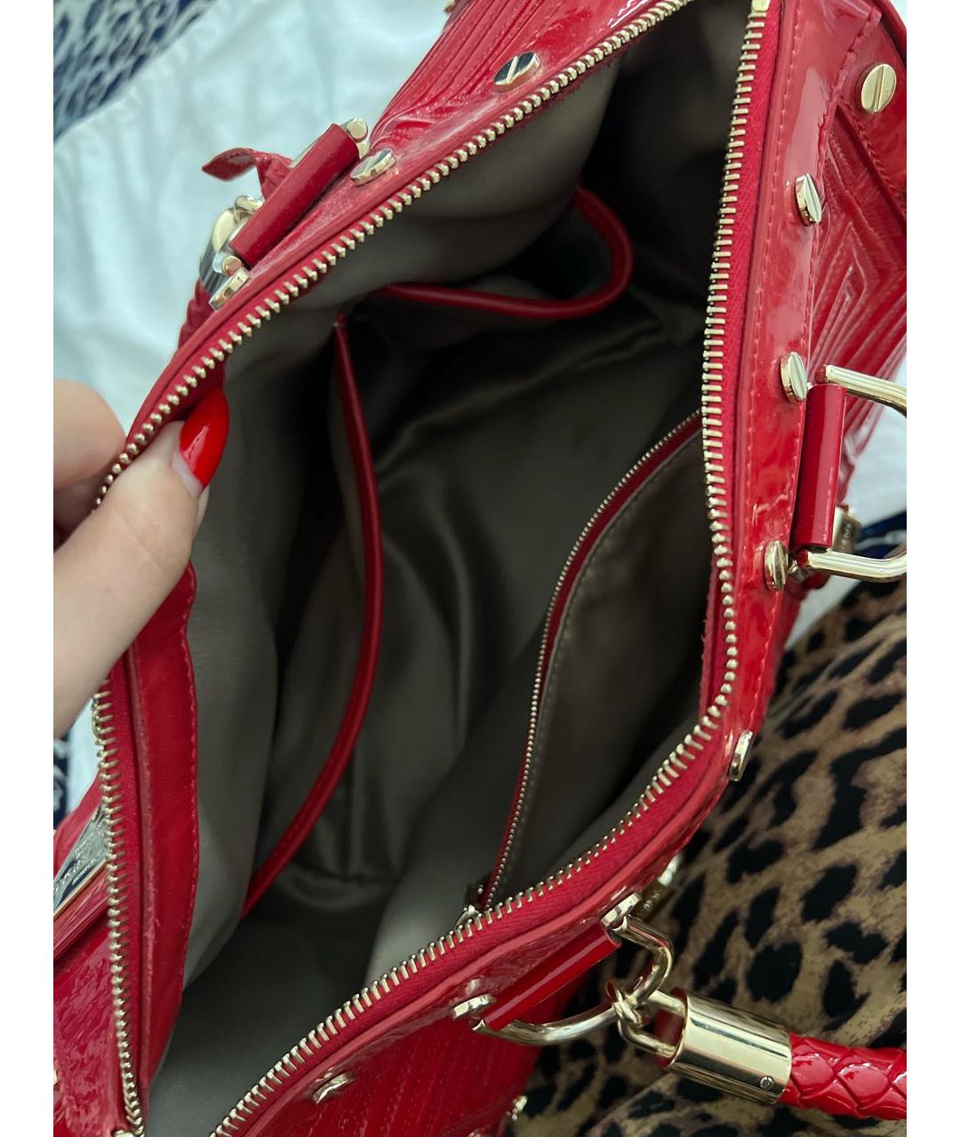 VERSACE Красная сумка с короткими ручками из лакированной кожи, фото 7