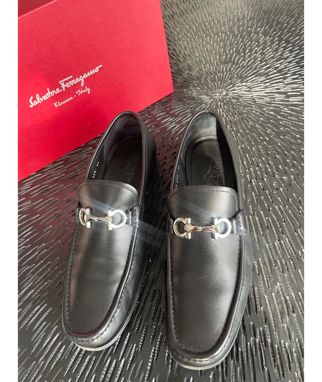 FERRAGAMO Черные кожаные лоферы, фото 2
