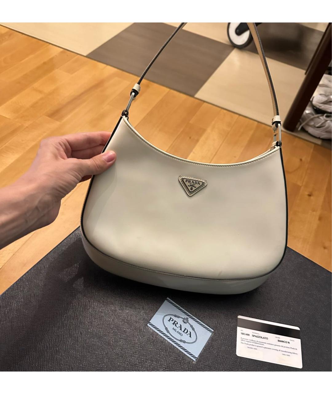 PRADA Белая сумка с короткими ручками из лакированной кожи, фото 2