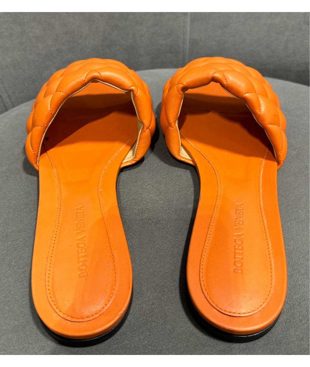 BOTTEGA VENETA Оранжевое кожаные шлепанцы, фото 2