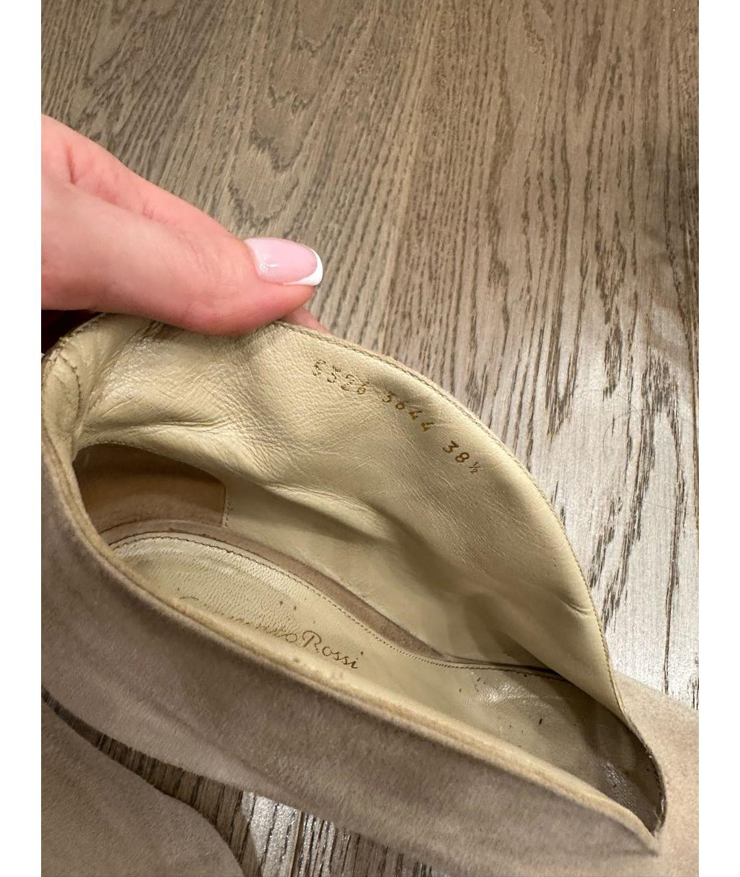 GIANVITO ROSSI Бежевые замшевые ботильоны, фото 5