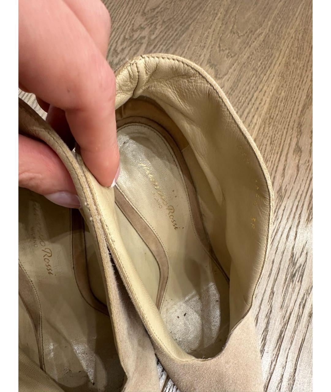 GIANVITO ROSSI Бежевые замшевые ботильоны, фото 3