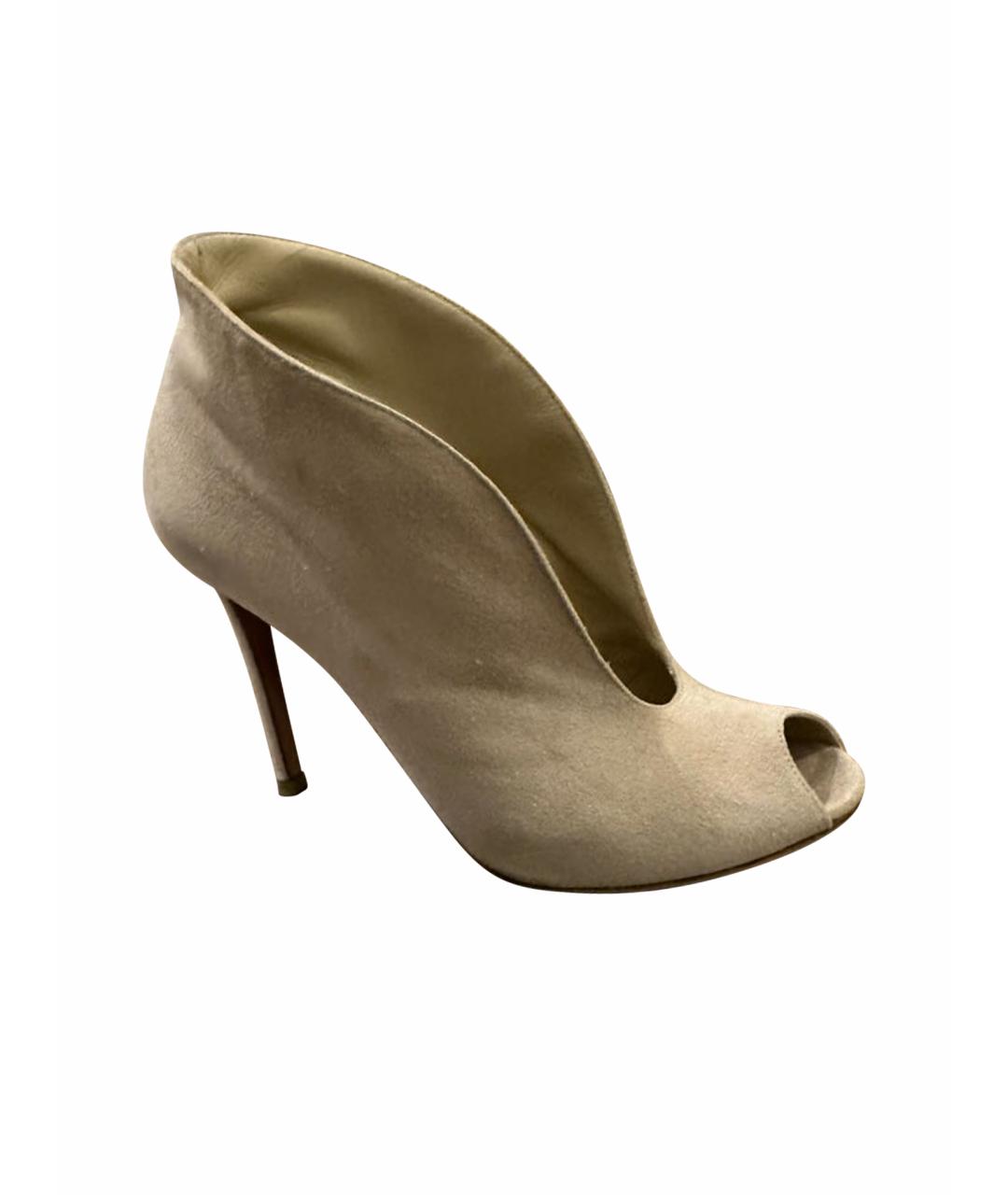 GIANVITO ROSSI Бежевые замшевые ботильоны, фото 1