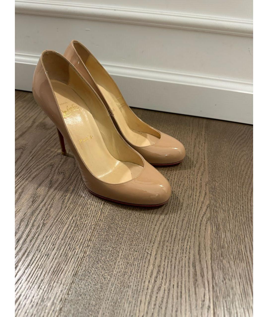 CHRISTIAN LOUBOUTIN Бежевые туфли из лакированной кожи, фото 7