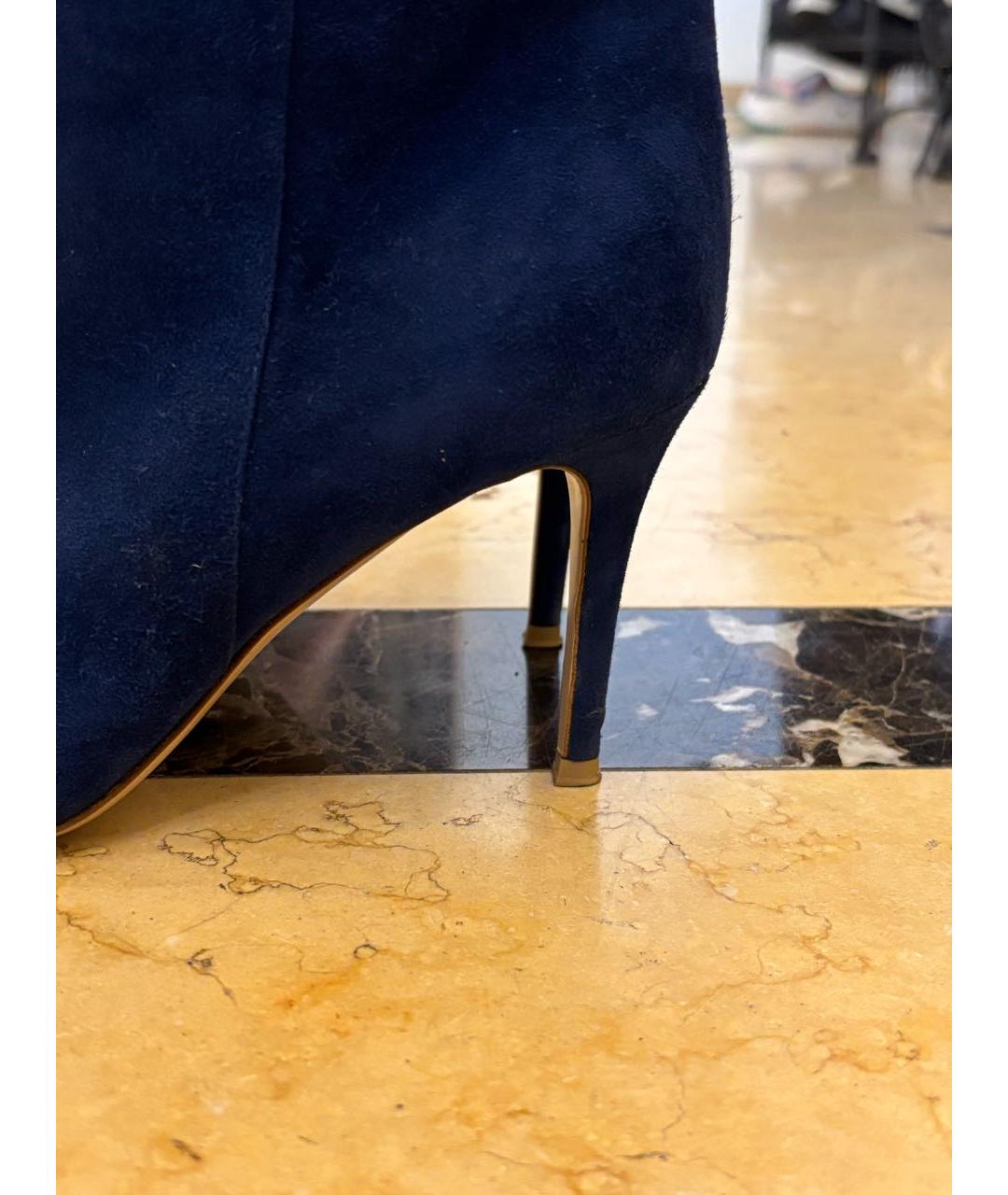 GIANVITO ROSSI Синие бархатные ботильоны, фото 3