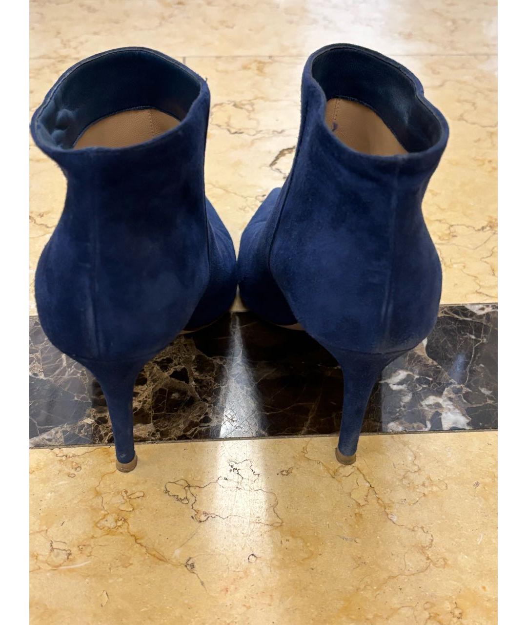 GIANVITO ROSSI Синие бархатные ботильоны, фото 4