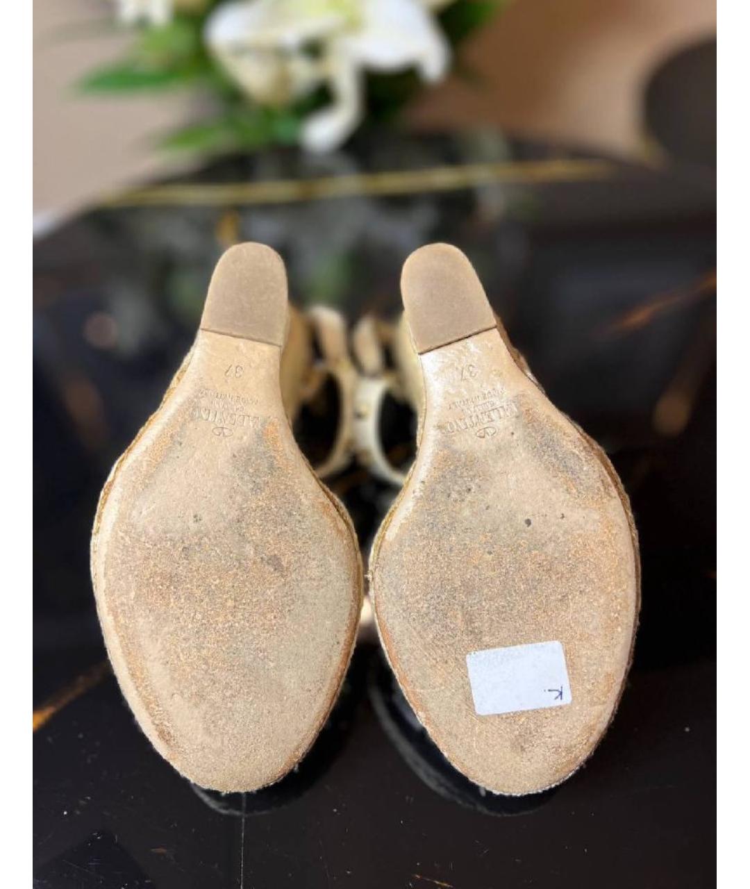 VALENTINO Бежевые кожаные босоножки, фото 3