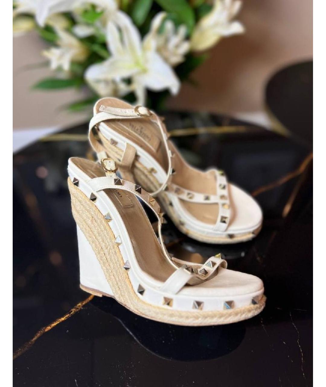 VALENTINO Бежевые кожаные босоножки, фото 5