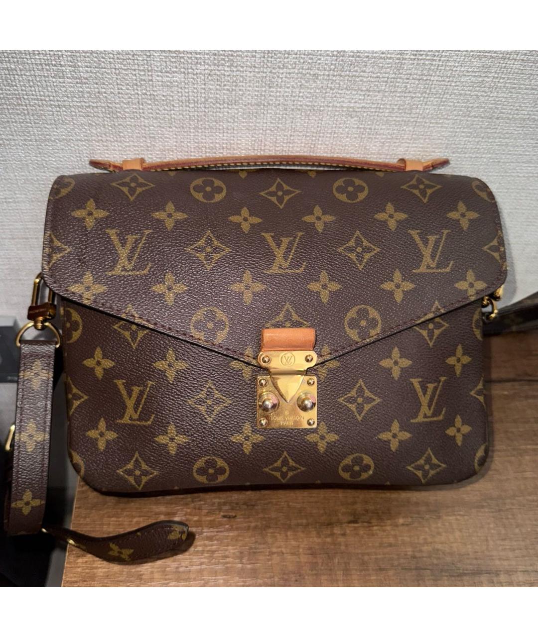 LOUIS VUITTON Коричневая кожаная сумка через плечо, фото 8