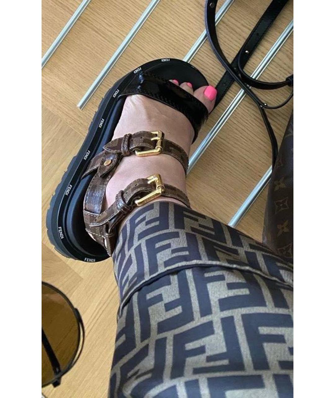 FENDI Коричневые кожаные сандалии, фото 2
