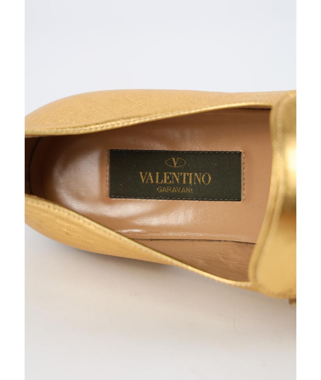 VALENTINO Золотые кожаные лоферы, фото 5