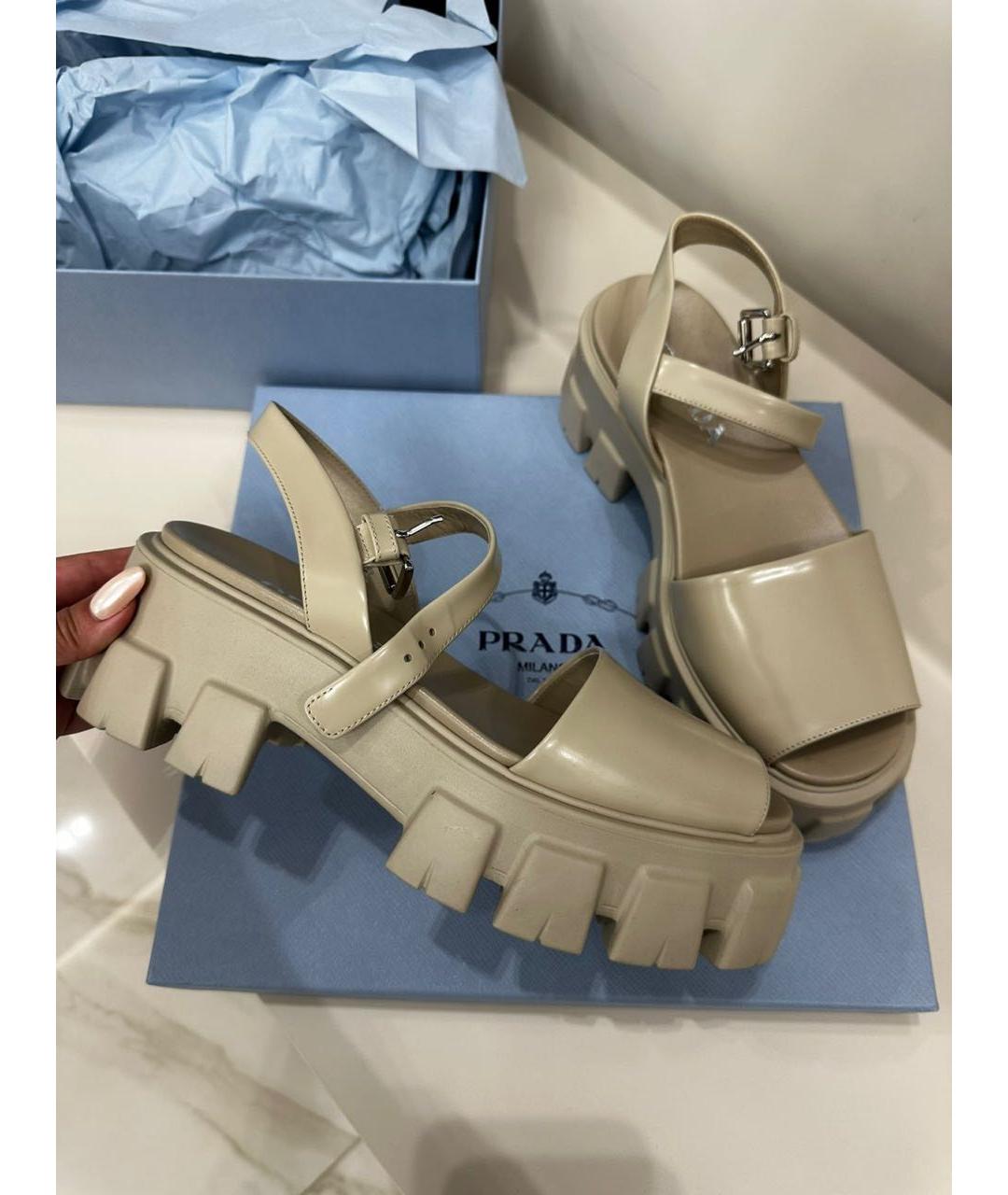 PRADA Бежевые босоножки из лакированной кожи, фото 7