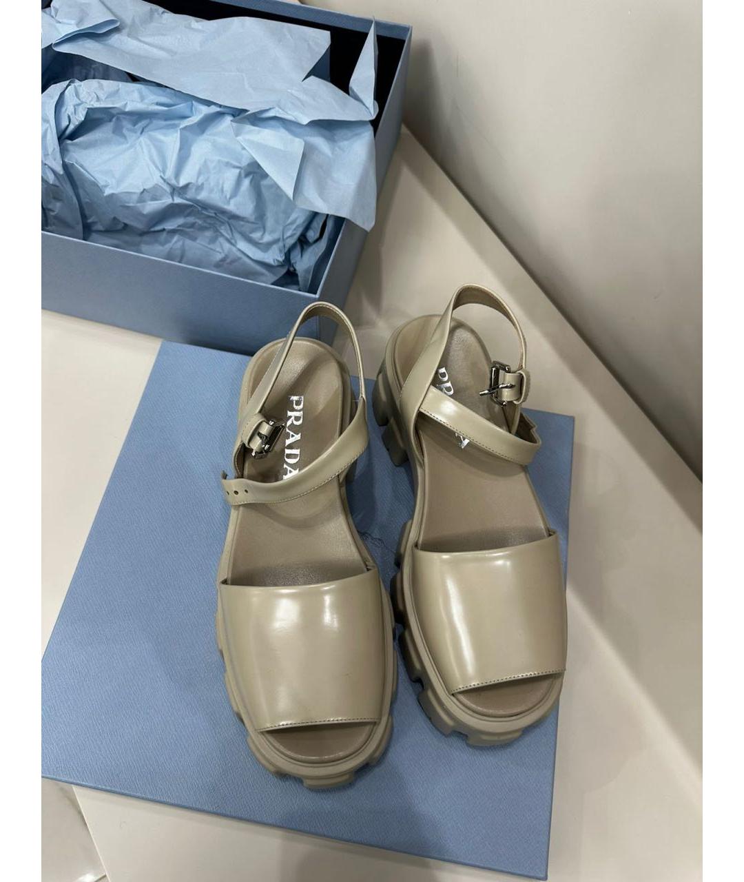 PRADA Бежевые босоножки из лакированной кожи, фото 3